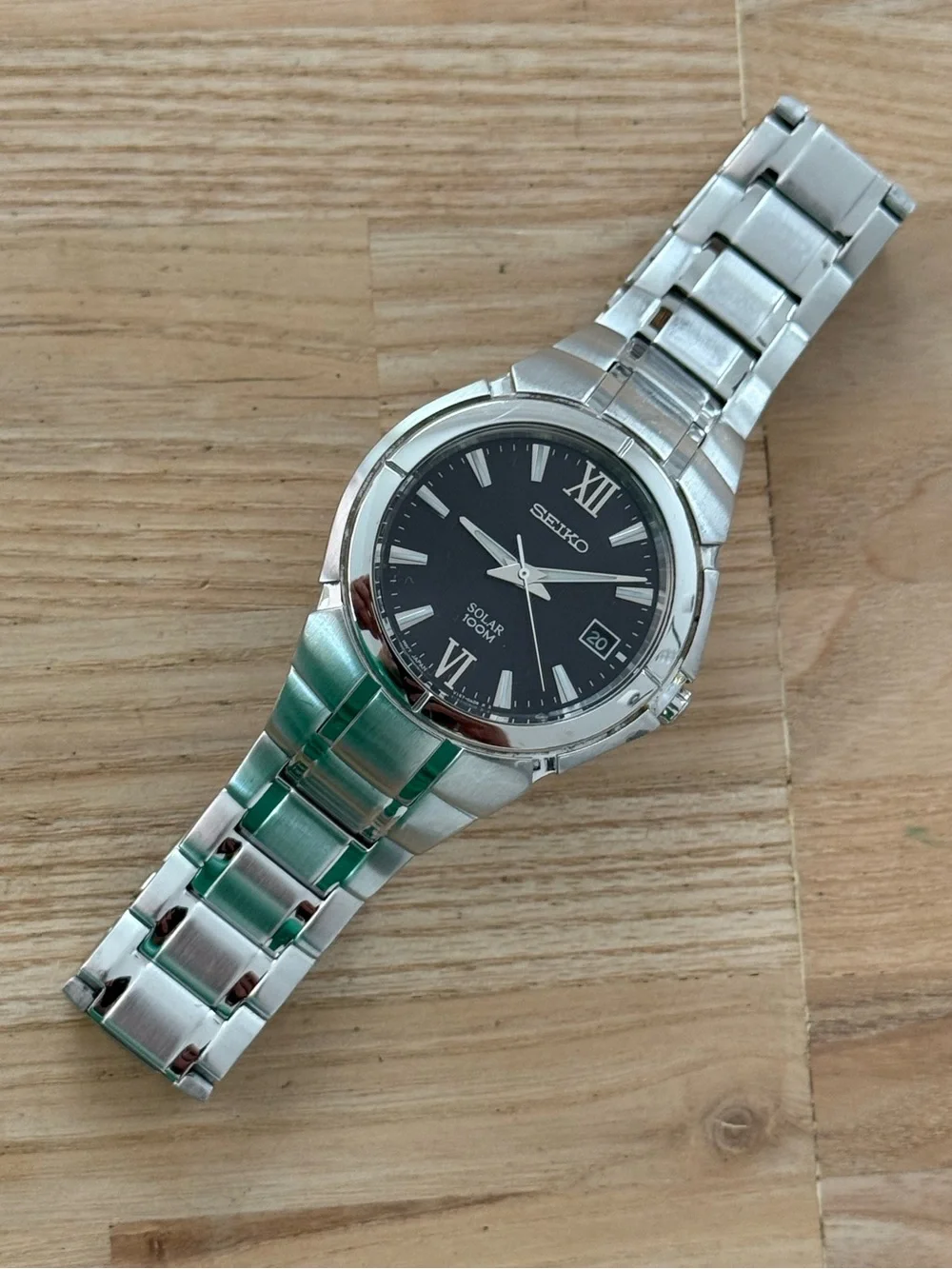 Seiko Solar Luxury Watch Black Dial Stainless Steel Bracelet Case Date Window